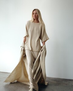 [2024.11.25] revolve_468489482_1881195415706269_3894621814352148597_n.jpg