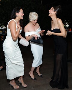 [2024.11.25] victoriajustice_468541049_18561652285006824_9032292025671851201_n.jpg