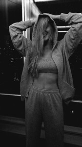 [2024.11.28] barrefaeli_468813401_18475599325041153_2136252276564630931_n.jpg