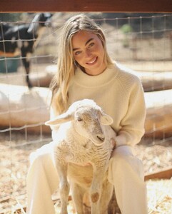 [2024.11.28] elizabethcturner_468620347_18471043762052750_543218922453350324_n.jpg