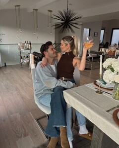 [2024.11.29] hannahg11_468718445_2246904732355713_8243772617810769595_n.jpg