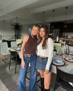 [2024.11.29] hannahg11_468721697_587545047296407_8024521008934437244_n.jpg