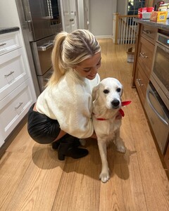 [2024.11.29] livvydunne_468737986_886699270215417_6901956857401712047_n.jpg