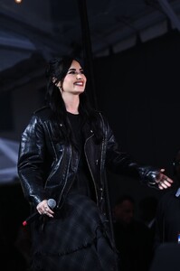 536486470_demi-11.jpg