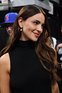 537551886_eiza-5.jpg