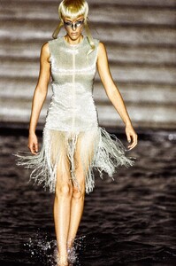 ALEXANDER-MCQUEEN-SPRING-1997-RTW-05.jpg