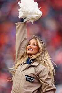 Berkleigh Wright - Sports Illustrated Swimsuit New [2024.11.26] 1.jpg