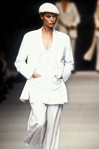 Cerruti1994WomenRTW80.thumb.jpg.3050ae56043124a114ecb68dfe52c4f2.jpg