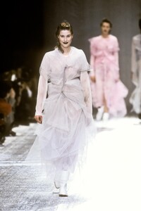 CommedesGarcons1991FW5.thumb.jpg.f8aacbda3d8ade5f7b7f4e86e472b844.jpg