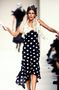JohnGalliano1994WomenRTW29.thumb.jpg.cf43d68c34472d1a0d1d3c4541db278b.jpg