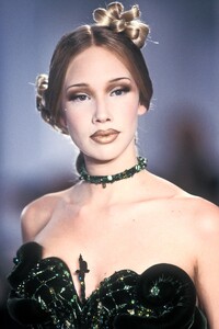 JulieChaikovski f93mugler-133  xl.jpg