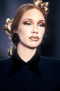 JulieChaikovski f93mugler-38e  xl.jpg