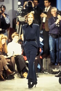 JulieChaikovskif93mugler-38xl.thumb.jpg.47f6d04061be9cedbb8ced8a962c4470.jpg