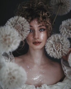 My soul dance everytime I work with nature elements   I searched for these type of dandelions for a while. It was hard to find one, especially in a small country where I live but one flower house had them and  (3).jpg