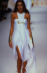 OscardeLaRentaSS19921.thumb.jpg.ae1c89809530390393d65214ee837c12.jpg