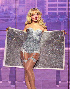 Sabrina Carpenter - InTouch [2024.10.28].jpg