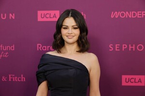 Selena-Gomez---Second-Annual-Rare-Impact-Fund-Benefit-in-Los-Angeles-15.jpg