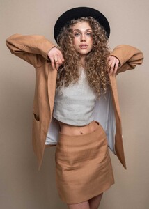 Sienna-Set-Camel-Studio-Front.thumb.jpg.c1b1775506628bca9250219474bf7e63.jpg