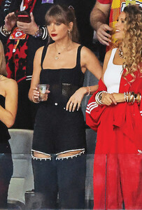 Taylor Swift - Star Magazine [2024.12.02] 3.jpg