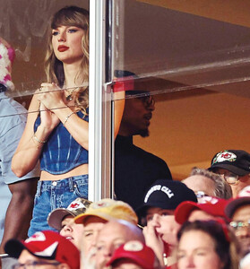 Taylor Swift - Star Magazine [2024.12.02] 4.jpg