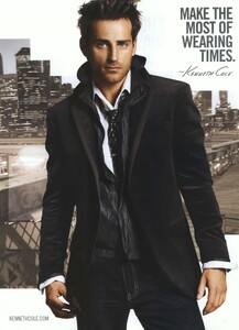 Tsiolis_Kenneth_Cole_Fall_Winter_2009_10_08.thumb.jpeg.6f8d295394a5dcbcd144817488e98546.jpeg