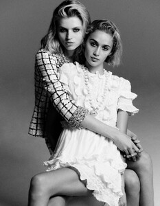 V Magazine 2151 .jpg