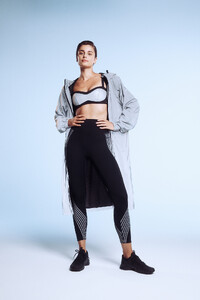 Victorias-Secret-2024-VSX-Glow-Reflective-Balconette-Sports-Bra-Legging-Trench-2.jpg