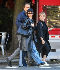 camila-cabello-out-with-her-parents-in-new-york-10-06-2024-0.jpg