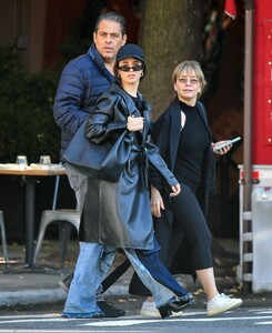 camila-cabello-out-with-her-parents-in-new-york-10-06-2024-6.jpg