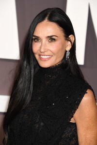 demi-moore-at-landman-premiere-in-los-angeles-11-12-2024-4.jpg