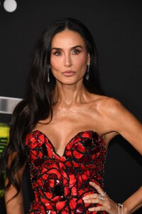demi-moore-at-the-substance-premiere-in-los-angeles-premiere-09-16-2024-4.jpg