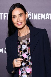 demi-moore-at-the-substance-premiere-in-paris-11-05-2024-0.jpg