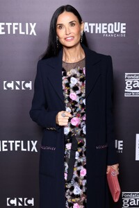 demi-moore-at-the-substance-premiere-in-paris-11-05-2024-6.jpg