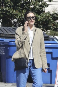 elizabeth-olsen-heading-to-lunch-in-los-angeles-10-22-2024-0.jpg