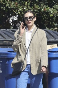 elizabeth-olsen-heading-to-lunch-in-los-angeles-10-22-2024-2.jpg