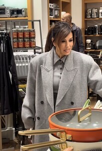 eva-longoria-out-shopping-in-hudsons-yard-in-new-york-10-29-2024-0.jpg