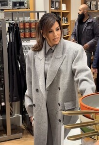 eva-longoria-out-shopping-in-hudsons-yard-in-new-york-10-29-2024-1.jpg