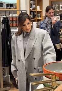 eva-longoria-out-shopping-in-hudsons-yard-in-new-york-10-29-2024-4.jpg
