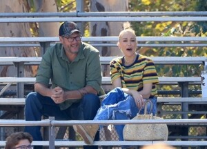 gwen-stefani-and-blake-shelton-at-her-son-s-football-game-11-04-2024-2.jpg
