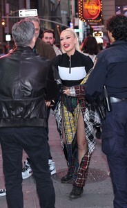 gwen-stefani-performs-for-state-street-global-advisors-at-times-square-10-29-2024-1.jpg