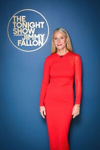 gwyneth-paltrow-at-tonight-show-starring-jimmy-fallon-in-new-york-11-21-2024-1.jpg