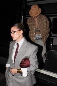 hailey-bieber-arrives-at-a-dinner-party-at-funke-in-beverly-hills-10-23-2024-1.jpg