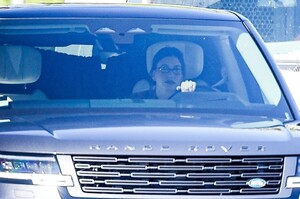 hailey-bieber-keeps-busy-with-her-phone-while-stuck-in-la-traffic-11-15-2024-4.jpg
