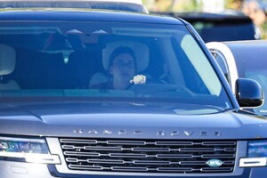 hailey-bieber-keeps-busy-with-her-phone-while-stuck-in-la-traffic-11-15-2024-6.jpg