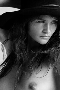 helena-christensen-by-inez-van-lamsweerde-vinoodh-matadin07.thumb.jpg.674b3900ce505da01d22efe25d8c4dfa.jpg