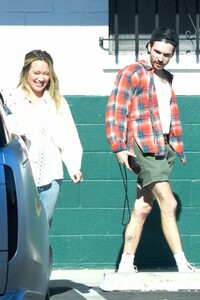 hilary-duff-and-matthew-koma-leaves-a-studio-in-los-angeles-11-18-2024-4.jpg