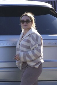 hilary-duff-leaves-target-in-los-angeles-11-14-2024-4.jpg