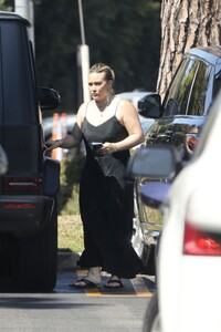 hilary-duff-out-and-about-in-los-angeles-09-01-2024-0.jpg
