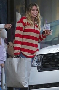 hilary-duff-out-shopping-in-studio-city-11-27-2024-3.jpg