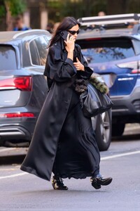 irina-shayk-in-all-black-out-running-errands-in-new-york-11-06-2024-4.jpg